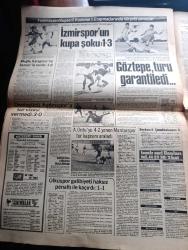 Hürriyet Gazetesi - Turkish Newspaper - 4 Kasım 1982 - kansızlar ateş açarak Köln konsolosluk binamızı bastı Fotoğrafı - Alman polisi çevreyi kordon altına aldı - İşte Dev Sol militanı Fotoğrafı - konsolosluk binasının civarına gelen  yüzleri maskeli grup slogan attı Fotoğrafı - Kenan Evren dün de Edirne'de konuştu ordu kışla'ya dönme hazırlığını tamamladı - saat 11.00'de Taksim'de Kenan Evren buradan konuşacak Fotoğrafı - profesör Kaya Çilingiroğlu'nun oğlu Kaya Çilingiroğlu ve arkadaşları tarafından dövülen gazeteci Bediz Doğan Fotoğrafı - saraydaki içgüveyler derleyen Azize Bergin - TKP'nin 28 üyesi yakalandı - Karadeniz Üniversitesi rektörlüğünün kararıyla 23 öğretim üyesinin görevine son verildi - olaylar ve insanlar yazan Hasan Pulur - Ege Üniversitesi vakıf kuruyor - Yaşar holding'in düzenlediği yönetimi geliştirme semineri başladı - Galatasaray Austria Wien'i yendi ama yine de elendi Fotoğrafı - bir zamanlar Celal Bayar'ın atlarına bakan Ahmet Atman şimdi sefalet içinde Foto