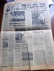 Milliyet Gazetesi - Turkish Newspaper - 29 Aralık 1965 - Nihat Erim'e karşı Talat Asal bir hayli hırçındı - Amerikan başkanı Johnson'un İsmet İnönü'ye yazdığı mektubun açıklanması reddedildi - İki yıldan beri Kıbrıs'a girebilen ilk Türk gazetecisi Sami Kohen yazıyor - Makarios Türkiye'yi muhatap tanımam dedi fotoğraf - Gazanfer Bilge'yi vuran ele geçti Fotoğrafı - Süleyman Demirel açıklamaya karşı - Cemal Gürsel sonu iyi olur inşallah - tiyatro politika hukuk yazan Doçent Doktor Bülent Daver - Kaç buçuk yazan Refik Erduran - Kıbrıs için iki yerde miting yapıyor - Eusebio yılın futbolcu seçildi fotoğraf - Türkiye'de yılın sporcusu anketinde Kemal Öncü Turgay Şeren Ahmet Ayık ve Orhan Aydın çekişiyor Fotoğrafı - Galatasaraylılar PTT'den çekiniyor - futbol federasyonu şampiyon takımların futbolcularına da madalya verecek - İtalya'da günün hadisesi Lazio'nun Napoli'yi yenmesi - Macar asıllı santrafor İgnace Todor geliyor - Facchetti nasıl gol atıyor yazan Gündüz Kılıç - Toto'da 13 bilenler