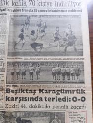Akşam Gazetesi - Turkish Newspaper - 20 Haziran 1960 - soruşturma kurulu bugün ilan ediliyor - Suçlular ve diğerleri yazan Doçent Doktor Edip F. Çelik Başmakale - bakanlar kurulu tarafından tespit edilen liste Milli Birlik komitesine verildi - Galatasaray mezunları pilav günü fotoğraf - Sarıyer'deki esrarlı trafik kazasında iki genç öldü - Ödemiş şilebinde 100 kilo Afyon ele geçirildi - Adnan Menderes'e 60 bin dolarlık döviz nasıl gönderilmiş - Atatürk köşkü depo yapılmış - Güvenevler'in dertli sakinleri kongre yaptı fotoğraf - Sabıklar 155 bin liralık kumaşı parasız almış  - Kız kulesi kahramanı yazan Abdullah Ziya Kozanoğlu Çizen Suat Yalaz - Dördüncü Murad siyah Zambak yazan Suzan Sözen Yazı Dizisi - Sabıklar mikro teyple  emirleri tespit etmişler - radyoda köy programları yer alacak - Aziz Nesin Ratip Tahir Ve Suat Yalaz TEF Yarın çıkıyor - olimpiyatlara katılacak olan 119 kişilik kafile 70 kişiye indiriliyor - Beşiktaş Karagümrük karşısında terledi 0 0 fotoğraf - Nur Ökten