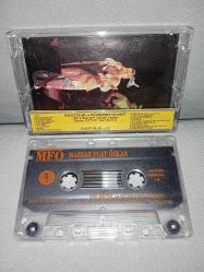 Kaset the best of MFÖ Mazhar Fuat Özkan. Orijinal 1993 kırmızı bandrollü dönem baskı. sorunsuz çalışıyor koleksiyonluk