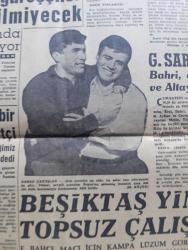 Akşam Gazetesi - Turkish Newspaper - 23 Aralık 1960 - Aziz Atatürk'ün heykeline yapılan tecavüz hareketi sebebiyle İskenderun'da yeni tevkifler yapıldı - nezareti alınanlardan 135 i tahliye edildi - Dün İstinye tersanesinde bir yüzer havuz ve bir de şehir hattı vapuru denize indirildi Fotoğrafı - Edirne'de üniversite kurulması şarttır - sanayi bakanı Şahap Kocatopçu yurda geldi - CHP'li gençler kurucu meclise en az 2 temsilci göndermek istiyor - göbek dansı New York'ta yaygın - Tarsus gemisi için dalış yapan dalgıç Hasan Boztepe öldü - Adana canavarı Bilal Kutluca dün idam edildi fotoğraf - İpar davasında bir şahit Amerika'ya üç katlı bir apartman bile sokulur dedi - Hülagünün gözdesi yazan Abdullah Ziya Kozanoğlu Çizen Suat Yalaz - İstanbul'da bugün bu gece sinema tiyatro programı - Ateşli kız Gina yazan George Albert Gley Yazı Dizisi - Fenerbahçe'nin Beşiktaş ile yapacağı kritik maçta Can Bartu oynayacak - Galatasaray Ankara'ya gitti - Beşiktaş yine topsuz çalıştı - Spor Toto