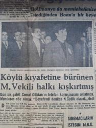 Akşam Gazetesi - Turkish Newspaper - 17 Ocak 1961 - İkili meclis kabul edildi - Parti faaliyeti her gün olmaz - temsilciler mal beyannamelerinin daha sarih olmasını ve başkanlıkça saklanmasını istediler - Adana'ya 18 kilometre mesafede Arap Ali mevkiinde Petrol sondajları başlamıştır - altın fiyatlarında ani bir yükselme oldu - köylü kıyafetine bürünen milletvekili Servet Sezgin halkı kışkırtmış - geyikli olayları sanıklarından bir kısmı duruşma salonuna böyle getirildi Fotoğrafı - sinemacıların isteğini Milli Birlik Komitesi kabul etmedi - Beyoğlu'nda GİLDA mağazasını soyanlar yakayı ele verdi - Seks partisinin tahkikatı genişledi - Hülagünün gözdesi yazan Abdullah Ziya Kozanoğlu Çizen Suat Yalaz - Karaborsacı Hayro bilet satarken yakalandı - İpar gemileri baş belası oldu - Fenerbahçe'de eskiler duruma hakim oldu - Razi Trak sokakta seçilen idare heyetiyle çalışmam dedi - Fenerbahçe Ankara'da Tatra ile Beşiktaş İstanbul'da Rapid ile karşılaşacak - Galatasaray'da bekarlar bugün kampa