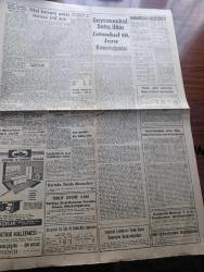 Akşam Gazetesi - Turkish Newspaper - 17 Ocak 1961 - İkili meclis kabul edildi - Parti faaliyeti her gün olmaz - temsilciler mal beyannamelerinin daha sarih olmasını ve başkanlıkça saklanmasını istediler - Adana'ya 18 kilometre mesafede Arap Ali mevkiinde Petrol sondajları başlamıştır - altın fiyatlarında ani bir yükselme oldu - köylü kıyafetine bürünen milletvekili Servet Sezgin halkı kışkırtmış - geyikli olayları sanıklarından bir kısmı duruşma salonuna böyle getirildi Fotoğrafı - sinemacıların isteğini Milli Birlik Komitesi kabul etmedi - Beyoğlu'nda GİLDA mağazasını soyanlar yakayı ele verdi - Seks partisinin tahkikatı genişledi - Hülagünün gözdesi yazan Abdullah Ziya Kozanoğlu Çizen Suat Yalaz - Karaborsacı Hayro bilet satarken yakalandı - İpar gemileri baş belası oldu - Fenerbahçe'de eskiler duruma hakim oldu - Razi Trak sokakta seçilen idare heyetiyle çalışmam dedi - Fenerbahçe Ankara'da Tatra ile Beşiktaş İstanbul'da Rapid ile karşılaşacak - Galatasaray'da bekarlar bugün kampa
