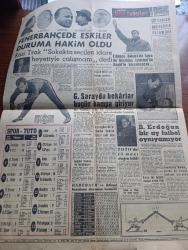 Akşam Gazetesi - Turkish Newspaper - 17 Ocak 1961 - İkili meclis kabul edildi - Parti faaliyeti her gün olmaz - temsilciler mal beyannamelerinin daha sarih olmasını ve başkanlıkça saklanmasını istediler - Adana'ya 18 kilometre mesafede Arap Ali mevkiinde Petrol sondajları başlamıştır - altın fiyatlarında ani bir yükselme oldu - köylü kıyafetine bürünen milletvekili Servet Sezgin halkı kışkırtmış - geyikli olayları sanıklarından bir kısmı duruşma salonuna böyle getirildi Fotoğrafı - sinemacıların isteğini Milli Birlik Komitesi kabul etmedi - Beyoğlu'nda GİLDA mağazasını soyanlar yakayı ele verdi - Seks partisinin tahkikatı genişledi - Hülagünün gözdesi yazan Abdullah Ziya Kozanoğlu Çizen Suat Yalaz - Karaborsacı Hayro bilet satarken yakalandı - İpar gemileri baş belası oldu - Fenerbahçe'de eskiler duruma hakim oldu - Razi Trak sokakta seçilen idare heyetiyle çalışmam dedi - Fenerbahçe Ankara'da Tatra ile Beşiktaş İstanbul'da Rapid ile karşılaşacak - Galatasaray'da bekarlar bugün kampa