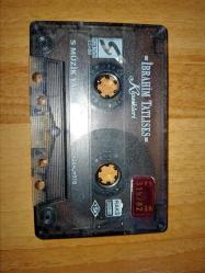 ibrahim tatlıses klasikleri kaset (kapaksız) (kasetin göbek kısmında paslanma olmuş, ilerleyen fotoğraflara bakınız)