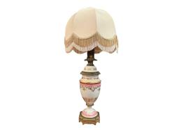 1900 başları Fransız gaz lambası formunda pirinç ve porselen'den 85 cm boyunda abajur