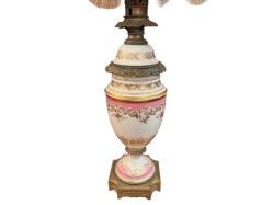 1900 başları Fransız gaz lambası formunda pirinç ve porselen'den 85 cm boyunda abajur