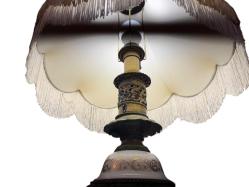 1900 başları Fransız gaz lambası formunda pirinç ve porselen'den 85 cm boyunda abajur