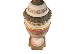 1900 başları Fransız gaz lambası formunda pirinç ve porselen'den 85 cm boyunda abajur