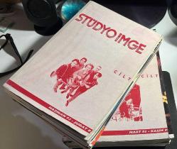 STÜDYO İMGE MÜZİK DERGİSİ - TOPLAM 2 CİLT - BİRİNCİ CİLT HAZİRAN 92 _ ŞUBAT 93 ARASI FASİKÜLLER - 2. CİLT MART 93 _ KASIM 93 ARASI FASİKÜLLER - TOPLAM İKİ CİLT FASİKÜLLERİ EKSİK YOK FAKAT ORİJİNAL KAPAĞA YAPIŞTIRILMAMIŞ ... HALİYLE... BİRİNCİ CİLTTE 7 FASİKÜL İKİNCİ CİLTTE 7 FASİKÜL TOPLAM 14 FASİKÜL ORİJİNAL KAPAKLARININ İÇİNDE... FANZİN... MÜZİK... NOTA.. ENSTRÜMAN DÜNYASI... MÜZİK DERSLERİ...