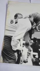 KRAL III. CHARLES'IN (CHARLES PHILIP ARTHUR GEORGE) ORİJİNAL FOTOĞRAFI - ORIGINAL PHOTOGRAPH OF CHARLES III, (CHARLES PHILIP ARTHUR GEORGE) - 25 x 20 cm EBADINDA - CEBİNDE ALTIN PARASI OLAN PRENS CHARLES, 1970 EDİNBURGH COMMONWEALTH OYUNLARI'NDA ALTIN MODEL MARY PETERS İLE BİRLİKTE BİR TATE-A-TATE'DE GÖRÜLÜYOR. DÜNYANIN EN GÖZDE BEKARI, KISA SÜRE SONRA SEYAHATLERİNDE BİRÇOK ÜNLÜ HAYRAN EDİNECEKTİ. - (HANDA IN HIS POCKETS, PRINCE  CHARLES HAS A TATE-A-TATE WITH GOLD MODELIST. MARY PETERS AT THE COMMONWEALTH GAMES IN EDINBURGH 1970. THE WORLD'S MOST ELIGABLE BECHALOR WOULD SOON HAVE MANY FAMELE ADMIRERS ON HIS TRAVELS. CAMERA PRESS LONDON. JOHN SCOTT) - ÖZEL ARŞİV