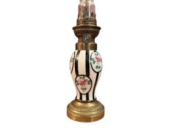 31 cm boyunda fransız porselen ve pirinç gaz lambası