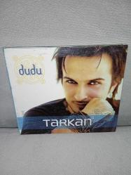 Cd Tarkan dudu albümü. Orijinal. Dinlemeyi etkilemeyen yoğun çizikler var sorunsuz çalışıyor.