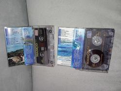 Kaset Barış Manço mançoloji 1 ve 2. albümü Orijinal. 1999 baskı. karton kutusunda yıpranma var. kasetler sorunsuz çalışıyor. kartonetler iyi durumda koleksiyonluk