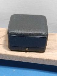 K127----MEŞİN KAPLAMA YAŞLI YÜZÜK KUTUSU