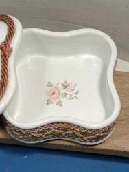 P39----ÇİÇEK DESENLİ ANTİKA PORSELEN TAKI KUTUSU