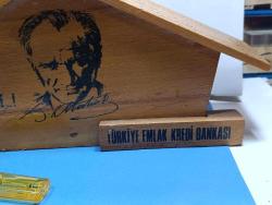 ATATÜRK RESİMLİ TÜRKİYE EMLAK KREDİ BANKASI AHŞAP BÜYÜK BOY KUMBARA
