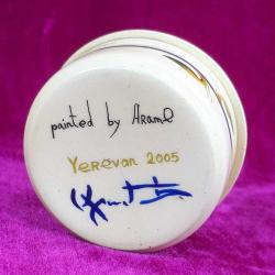 SANATÇI İMZALI EL BOYAMA YUVARLAK KAPAKLI PORSELEN KUTU , PAINTED BY ARAM YEREVAN 2005