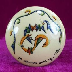 SANATÇI İMZALI EL BOYAMA YUVARLAK KAPAKLI PORSELEN KUTU , PAINTED BY ARAM YEREVAN 2005