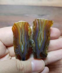 Renkli Bantlı Akik Çifti • Doğal Akik Dilimleri • Canlı Katmanlı Kalsedon • Şifalı Kristal Sergisi - Ağırlık: 24g - Benzersiz Koleksiyonluk Nadir