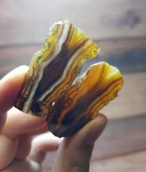 Renkli Bantlı Akik Çifti • Doğal Akik Dilimleri • Canlı Katmanlı Kalsedon • Şifalı Kristal Sergisi - Ağırlık: 24g - Benzersiz Koleksiyonluk Nadir