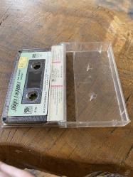 HÜNER COŞKUNER - BENİ SEVMENİ İSTİYORUM - KASET