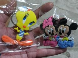 Çizgi film animasyon kahramanları karakter figür anahtarlık süs Tweety ve bebek Mickey Minnie mouse Ürünler çift taraflı sağlam kaliteli kullanılmamış yeni dir. Koleksiyon nostalji tasarım dekor hediye vintage retro aksesuar reklam promosyon hobi minyatür diorama