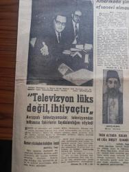 Akşam Gazetesi - Turkish Newspaper - 13 Kasım 1962 - meclisin dünkü celsesinde af konusu tekrar ortaya atıldı - Cemal Gürsel'in siyasi mahkumları affetmesi istendi - Hollandalı profesör Tinbergen değişikliği inceliyor - Abdülhamit'in Mabud Gözü elması New York'ta satılıyor - Thalidomide ilacı yüzünden kolsuz dünyaya gelen çocuğu öldürmekten sanık olarak yargılanan Belçikalı anne Suzanne Vandeput Fotoğrafı - televizyon lüks değil ihtiyaçtır - açıkta kalan lise mezunları ortaokul öğretmeni olabilecek - altay'dan gelen yiğit yazan ve çizen Suat Yalaz - Murat Davman'ın son macerası azrail'in habercisi yazan Ümit Deniz yazı dizisi - Kazova giyim - Hindistan Amerika'da uçak istedi - Doğu için özel jandarma yetiştiriliyor - Duman çetesinden bir şaki tutuldu - Fenerbahçe bu gece Levsky ile karşılaşıyor - Süreyya milli takım kadrosundan çıkarıldı - basketbol milli takımı belli oldu - toto'da 13 ve 12 bilen yok - akşamın Spor Toto tahmin tablosu - Türk futbol federasyonu müşaviri Doğan Koloğlu