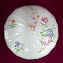 VINTAGE BERNARDAUD LIMOGES FRANCE , KIR ÇİÇEKLERİ RESİMLİ KAPAKLI PORSELEN ÇANAK , KAPAK KENARINDA KÜÇÜK ATIK VAR
