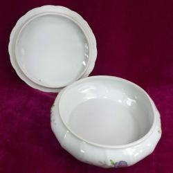 VINTAGE BERNARDAUD LIMOGES FRANCE , KIR ÇİÇEKLERİ RESİMLİ KAPAKLI PORSELEN ÇANAK , KAPAK KENARINDA KÜÇÜK ATIK VAR