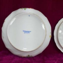 VINTAGE BERNARDAUD LIMOGES FRANCE , KIR ÇİÇEKLERİ RESİMLİ KAPAKLI PORSELEN ÇANAK , KAPAK KENARINDA KÜÇÜK ATIK VAR