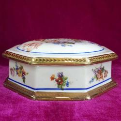 ANTİKA LIMOGES DES FRANCE EL BOYAMA KIR ÇİÇEKLERİ RESİMLİ SEKİZGEN FORMLU , KAPAKLI PORSELEN ÇANAK