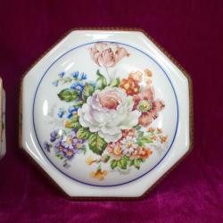 ANTİKA LIMOGES DES FRANCE EL BOYAMA KIR ÇİÇEKLERİ RESİMLİ SEKİZGEN FORMLU , KAPAKLI PORSELEN ÇANAK