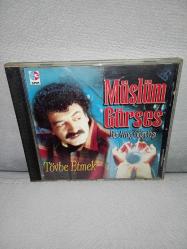 CD Müslüm Gürses  Bir avuç gözyaşı tövbe etmek. Orijinal 1995 kırmızı bandrollü dönem baskı albüm. Disk ve kartonet 10 üzerinden 9.9 çok iyi durumda sorunsuz çalışıyor. NADİR koleksiyonluk