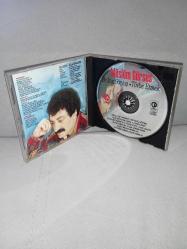 CD Müslüm Gürses  Bir avuç gözyaşı tövbe etmek. Orijinal 1995 kırmızı bandrollü dönem baskı albüm. Disk ve kartonet 10 üzerinden 9.9 çok iyi durumda sorunsuz çalışıyor. NADİR koleksiyonluk