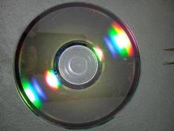 CD Nilüfer yeniden yetmişe albümü. Orijinal 1998 kırmızı bandrollü dönem baskı. Son arzum şarkısı bu albümde. Dinlemeyi etkilemeyen çizikler var. Sorunsuz çalışıyor