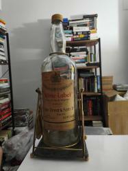 İskoçya Dewar's White Label ve Figürlü Orijinal Metal Standı