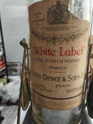 İskoçya Dewar's White Label ve Figürlü Orijinal Metal Standı