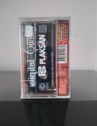 Müslüm Gürses Yakarsa Dünyayı Garipler Yakar