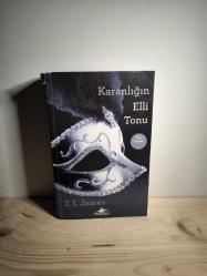 Karanlığın  Elli  Tonu