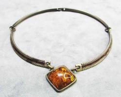 ViNTaGe DAMLA KEHRİBARLI TASMA KOLYE....