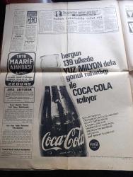 Halka ve Olaylara Tercüman Gazetesi - Turkish Newspaper - 21 Kasım 1969 - Brejnev'le görüşen Cevdet Sunay bugün yurda dönüyor - ateşleme ve 2 astronot Ay'dan ayrıldı dönüyorlar - 11 idamlığın dosyası mecliste - Süleyman Demirel bütçe iktisadi istikrar ve iktisadi gelişme bütçesidir dedi Fotoğrafı - Ziraat Bankası 106 yaşında - Sanat enstitüsü öğrencilerinin direnişi gittikçe büyüyor - Ziraat fakültesi öğrencileri ön seçim için boykota başladı - Paşabahçe Cam mamüllerine yüzde 10 20 zam yapıldı - sözün kısası yazan Rauf Tamer - Ankara İzmir İstanbul radyo programı - Coca Cola - bu gözler neler gördü yazan Refi Cevad Ulunay - haklı bu çocuklar yazan Tarık Buğra - Futbol federasyonu başkanı Orhan Şeref Apak suçlular ağır ceza alacak dedi - Galatasaray'ın Spartak kozu Yılmaz - Hakkı Yeten maçtan sonra ağladı - Pele 1000. Golünü penaltıdan attı Fotoğrafı - hakem Macit Sarıdanaya yapılan saldırı hakemler arasında büyük üzüntüye yol açtı - Denizlispor'da yardım kampanyası - Beşiktaş Altay