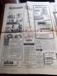 Halka ve Olaylara Tercüman Gazetesi - Turkish Newspaper - 9 Ekim 1969 -Süleyman Demirel İzmir'de halk reyine hürmet etmeyen milliyetçi değildir dedi Fotoğrafı - Miraç kandili dolayısıyla Lütfü Doğan'ın genelgesi - Ege Süleyman Demirel'i bağrına bastı - Bulgaristan'dan ilk göçmen kafilesi dün Edirne'ye geldi - Buca cezaevinde 70 mahkuma para ile izin veren  gardiyan İbrahim Durali tutuldu - Doğu sancısı yazan Ahmet Kabaklı - yeni bir Süveyş kanalı mı yazan Şükrü Baban - edebiyatçı toplantıları yazan Halit Fahri Ozansoy - burç falınız ne diyor - İstanbul Ankara İzmir Radyosu programı - Ebu Hanife yazanlar Lütfü Akdoğan ve Ali Rıza Alp Yazı Dizisi - Electrolux süpürgeleri - Bozkurt plak sunar komandolar marşı çıktı - Ayasofya gibi adamlar yazan Tarık Buğra - Necmi Tanyolaç yazıyor Ruslar bizi yenemeyecek - Kiev'e varıncaya kadar yazan Halit Kıvanç - Fenerbahçeli Yılmaz Şen de Milli takım kampında Fotoğrafı - Galatasaray Denizgücü karşısında galibiyete güçlükle ulaştı