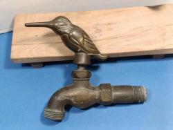 RF73----KUŞ DEKORLU ANTİKA PİRİNÇ MUSLUK