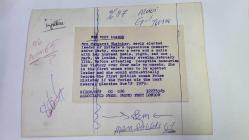 BİRLEŞİK KRALLIK ESKİ BAŞBAKANI MARGARET THATCHER'IN ORİJİNAL FOTOĞRAFI - ORIGINAL PHOTOGRAPH OF FORMER UNITED KINGDOM PRIME MINISTER MARGARET THATCHER - 20 x 15 cm EBADINDA - İNGİLTERE'NİN MUHALEFETTEKİ MUHAFAZAKAR PARTİSİ'NİN YENİ SEÇİLEN LİDERİ BAYAN MARGARET THATCHER, 11 ŞUBAT SALI AKŞAMI LONDRA'DA, DÖRT ERKEK RAKİBİNE KARŞI KAZANDIĞI ZAFERİ ONURLANDIRMAK İÇİN DÜZENLENEN RESEPSİYONA KATILMADAN ÖNCE EŞİ DENİS (SAĞDA) VE OĞLU MARK İLE EL SALLAYIP GÜLÜMSÜYOR. - İNGİLTERE SİYASET TARİHİ - (MRS MARGARET THATCHER, NEWLY ELECTED LEADER OF BRITAIN'S OPPOSITION CONSERVATIVE PARTY, SHARES A WAVE AND A SMILE WITH HER HUSBAND DENIS, RIGHT, AND SON MARK, IN LONDON, TUESDAY EVENING, FEBRUARY 11TH, BEFORE ATTENDING RECEPTION HONOURING HER VICTORY OVER FOUR MALE OPPONENTS. 1979) - ÖZEL ARŞİV