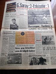 Halka ve Olaylara Tercüman Gazetesi - Turkish Newspaper - 27 Mart 1969 - Pakistan'da idareyi devralan Yahya Han ordunun siyasi ihtirası yoktur dedi - Türkiye Spor yazarları yarışmasında 8 branşta 5 Birincilik bir 2.lik ve üç 3.lük kazandık - İslam Çupi müsabaka yazısı kolunda Necmi Tanyolaç fıkra kolunda birincilik kazanmıştır Fotoğrafı - Almanya'ya gidecek işçinin parasını işyeri ödeyecek - Malatya milletvekili Hamido Celal Bayar'ın yolundayım dedi - DEVA 100 milyon sermayeli DEVSAN şirketini kurdu - Opera binasının açılışına doğru operacıların kaprisi yazan Halit Fahri Ozansoy - Parti liderleri ile karikatürlü röportaj konuşan ve çizen Semih Balcıoğlu - at arabaları ile yürüyüş yapıldı - Romanya devlet başkanı Nicolae Ceausescu İstanbul'da - Galatasaray 2 Eskişehirspor 1 - Türkiye kupası'ndan bir kodaman daha düştü - Cemal Kamacı bu akşam Duranti karşısında Fotoğrafı - Bursaspor Feriköy'ü zorlukla eleyebildi Fotoğrafı - Toto 1 milyar 341 bin lira gelir elde etti - Sanlı Sarıalioğlu