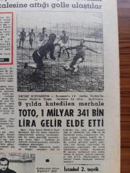 Halka ve Olaylara Tercüman Gazetesi - Turkish Newspaper - 27 Mart 1969 - Pakistan'da idareyi devralan Yahya Han ordunun siyasi ihtirası yoktur dedi - Türkiye Spor yazarları yarışmasında 8 branşta 5 Birincilik bir 2.lik ve üç 3.lük kazandık - İslam Çupi müsabaka yazısı kolunda Necmi Tanyolaç fıkra kolunda birincilik kazanmıştır Fotoğrafı - Almanya'ya gidecek işçinin parasını işyeri ödeyecek - Malatya milletvekili Hamido Celal Bayar'ın yolundayım dedi - DEVA 100 milyon sermayeli DEVSAN şirketini kurdu - Opera binasının açılışına doğru operacıların kaprisi yazan Halit Fahri Ozansoy - Parti liderleri ile karikatürlü röportaj konuşan ve çizen Semih Balcıoğlu - at arabaları ile yürüyüş yapıldı - Romanya devlet başkanı Nicolae Ceausescu İstanbul'da - Galatasaray 2 Eskişehirspor 1 - Türkiye kupası'ndan bir kodaman daha düştü - Cemal Kamacı bu akşam Duranti karşısında Fotoğrafı - Bursaspor Feriköy'ü zorlukla eleyebildi Fotoğrafı - Toto 1 milyar 341 bin lira gelir elde etti - Sanlı Sarıalioğlu