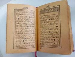 Hasan Rıza Hattı KUR'AN-I KERİM. İlk renkli baskı. 623 sayfa. 14x20 cm.