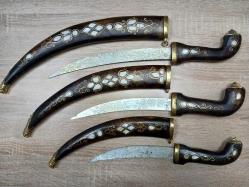 3 LÜ AHŞAP ÜZERİNE SEDEF GİYDİRME, KINI PİRİNÇ UÇLU VE PİRİNÇ KİLİTLEMELİ, İÇ AKSAM ALÜMİNYUM.