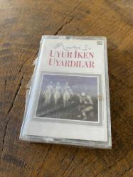 RUHİ SU - UYUR İKEN UYARDILAR - KASET (JELATİNİNDE)